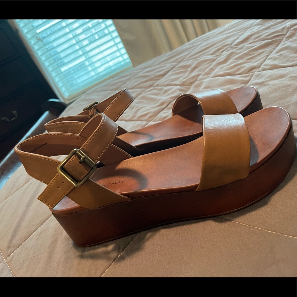 American Eagle brown platform sandals